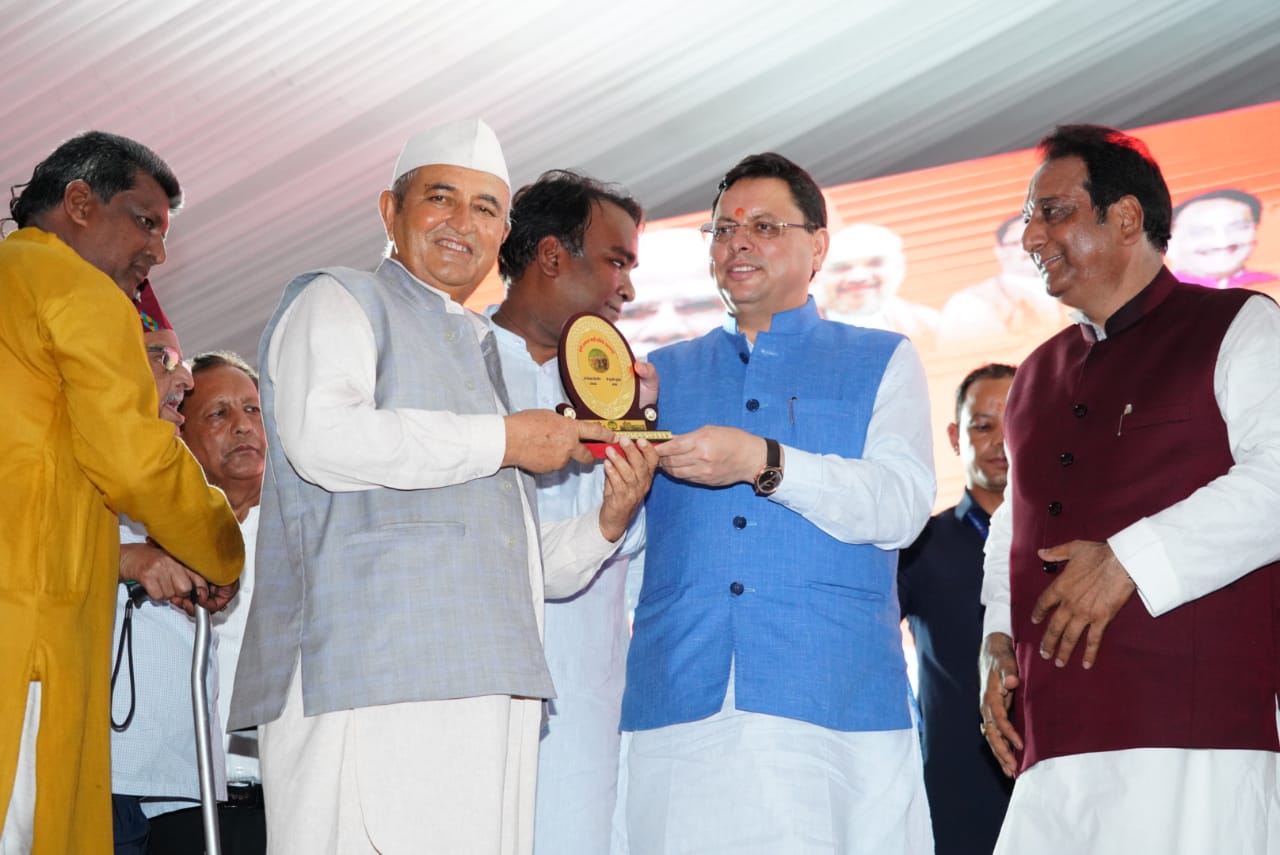 राज-काज: कृषि के क्षेत्र में सराहनीय कार्य करने वाले किसानों को सीएम धामी ने किया सम्मानित