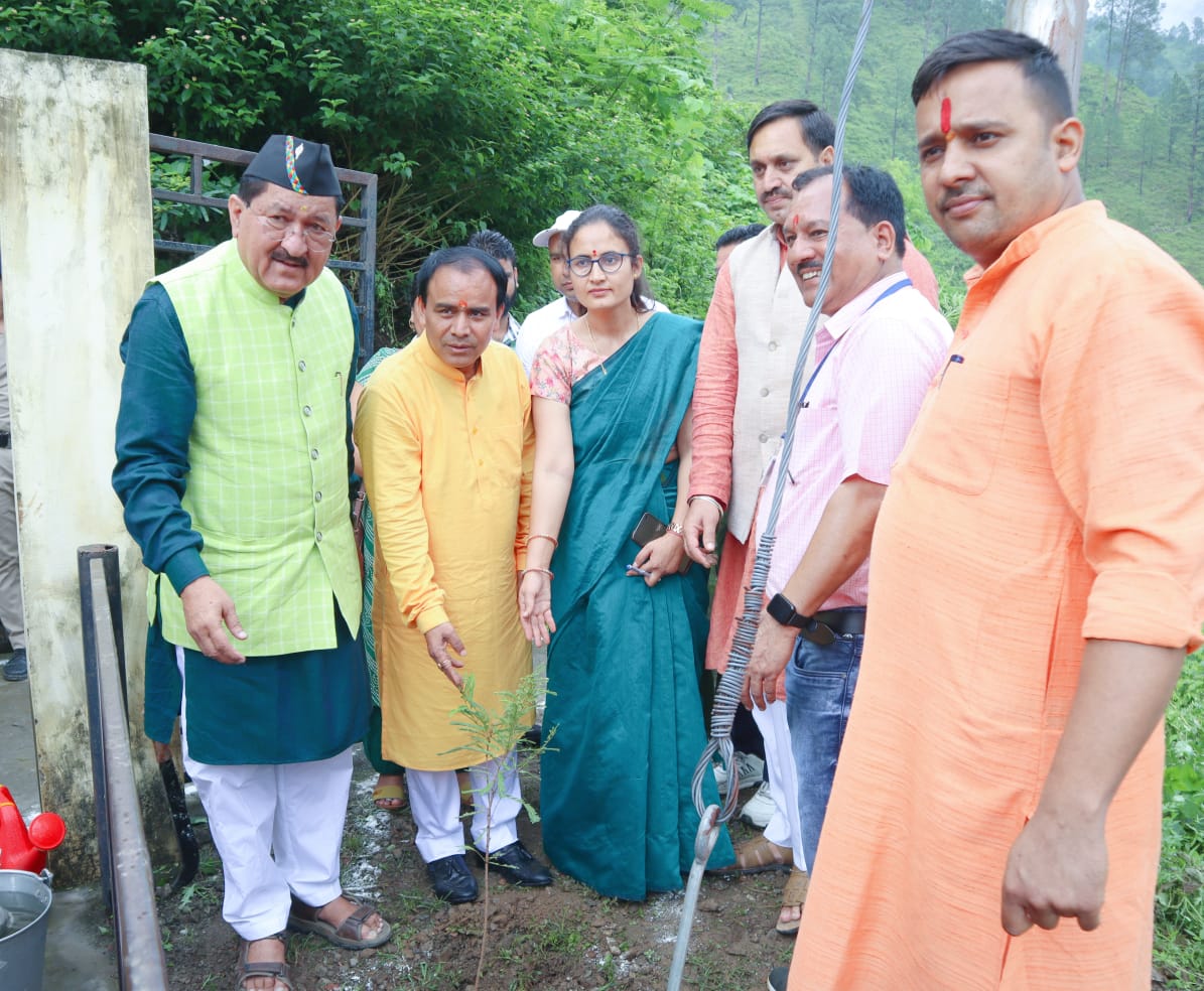 अच्छी खबर: उत्तराखंड में 8 हजार शिक्षकों व ढाई हजार चतुर्थ श्रेणी के पदों पर होगी भर्ती, शिक्षा मंत्री डॉ धन सिंह रावत का ऐलान