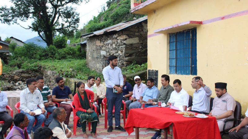 जायजा: अतिवृष्टि प्रभावित गांवों में पहुंचे विधायक और डीएम, अधिकारियों को दिये राहत कार्यों में तेजी लाने के निर्देश