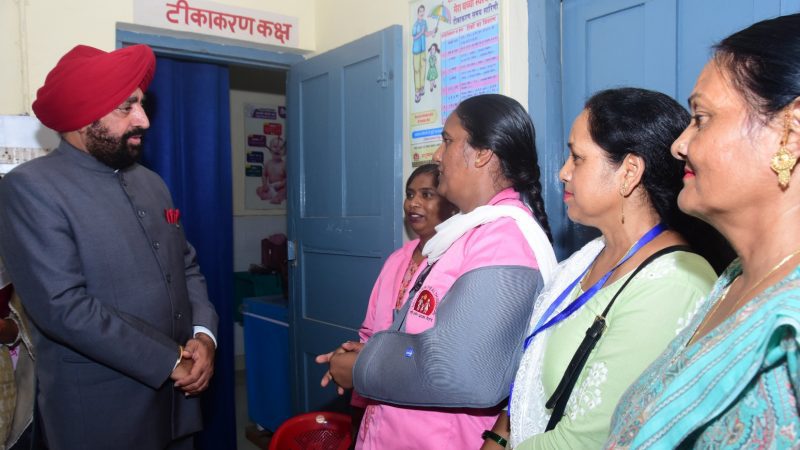 राज-काज: राज्यपाल ने इस ग्राम पंचायत में चौपाल लगाकर सुनी लोगों की समस्याएं, विकास योजनाओं का लिया जायजा