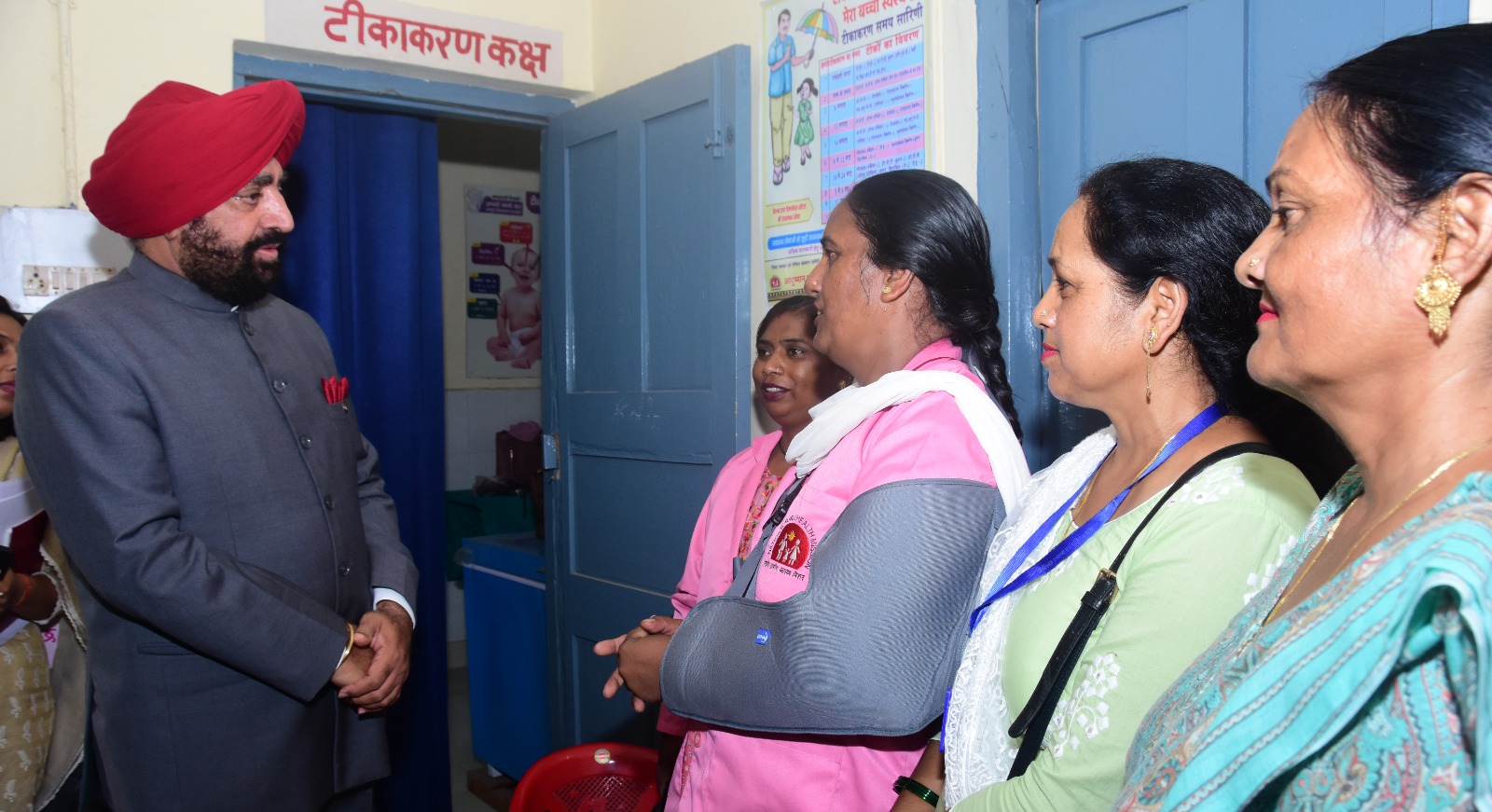 राज-काज: राज्यपाल ने इस ग्राम पंचायत में चौपाल लगाकर सुनी लोगों की समस्याएं, विकास योजनाओं का लिया जायजा