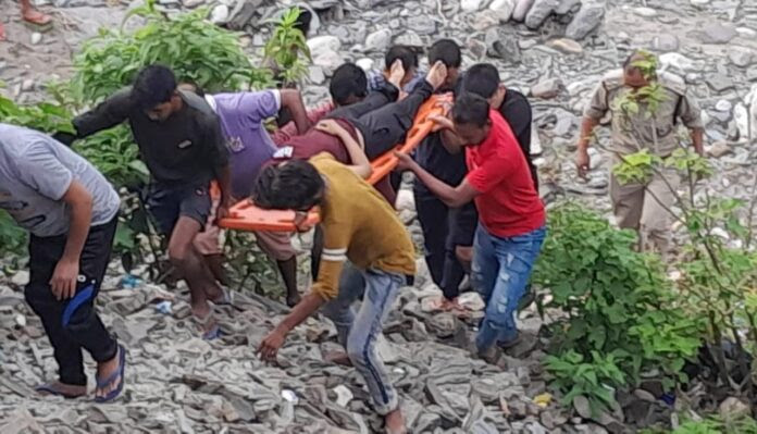 बुरी खबर: नदी में स्नान करने के दौरान दो युवतियों की पैर फिसलने से मौत,मंदिर में गयी थीं जलाभिषेक करने