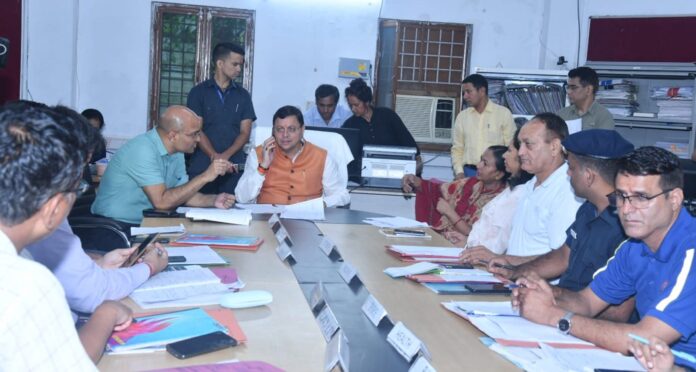 निगरानी:  आपदा कंट्रोल रूम पहुंचे सीएम धामी, जिलाधिकारियों को दिए अलर्ट मोड पर रहने के निर्देश