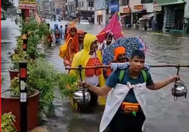 आफ़त: पहाड़ों पर हो रही भारी बारिश से गंगा उफान पर, प्रशासन अलर्ट मोड पर