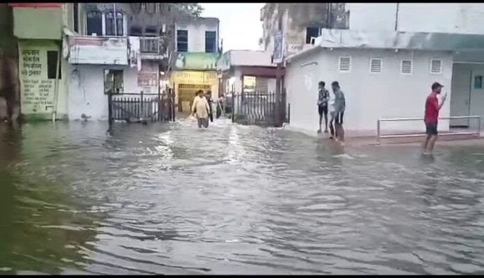 अतिवृष्टि: इस इलाक़े में नज़र आ रहा है भारी तबाही का मंजर, लाखों हेक्टेयर कृषि भूमि जलमग्न