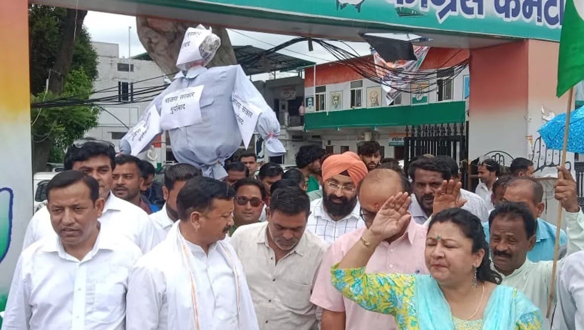 आक्रोश: मणिपुर प्रकरण के विरोध में मुखर हुई उत्तराखंड महिला कांग्रेस, केंद्र सरकार का किया पुतला दहन