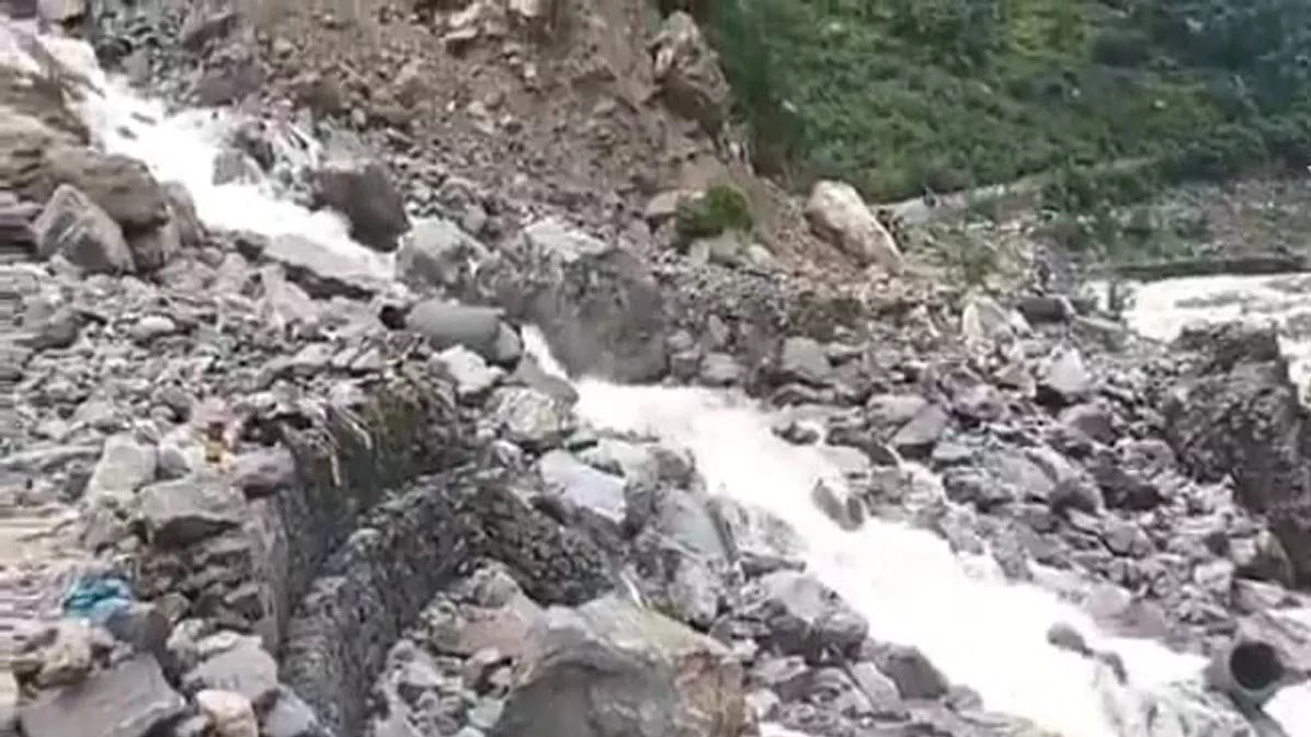 हालात: बदरीनाथ हाईवे पर परेशानी खड़ी कर रहे सात भूस्खलन क्षेत्र