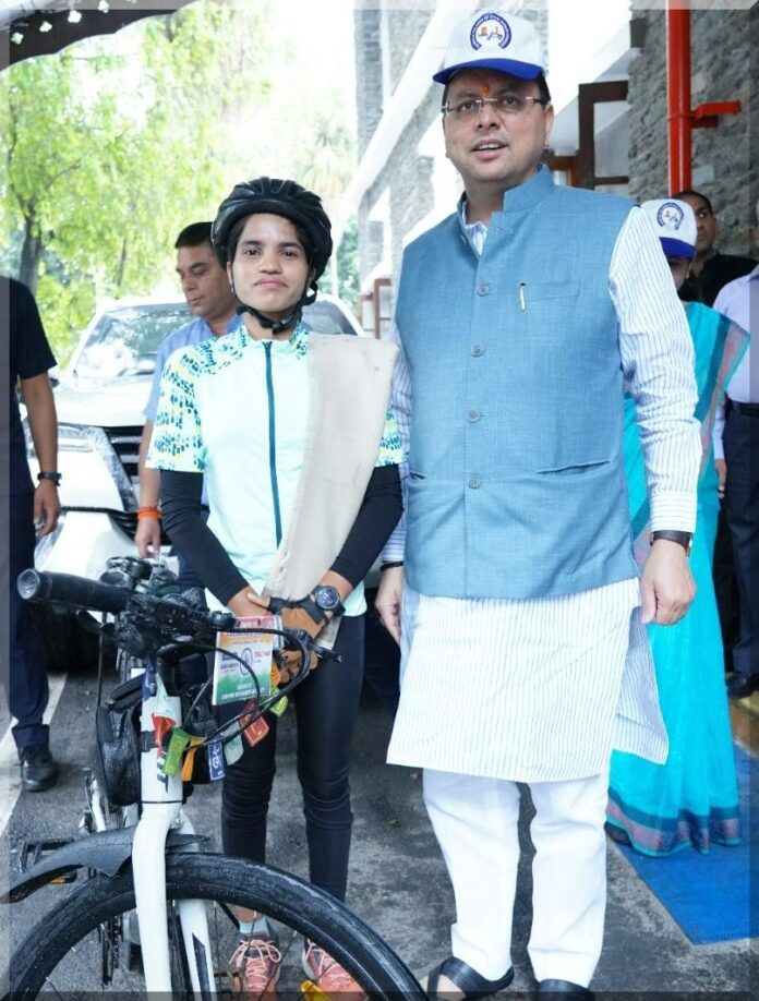 विमर्श: साइकिलिस्ट आशा मालवीय ने मुख्यमंत्री धामी से की भेंट, महिला सशक्तिकरण को लेकर हुई चर्चा