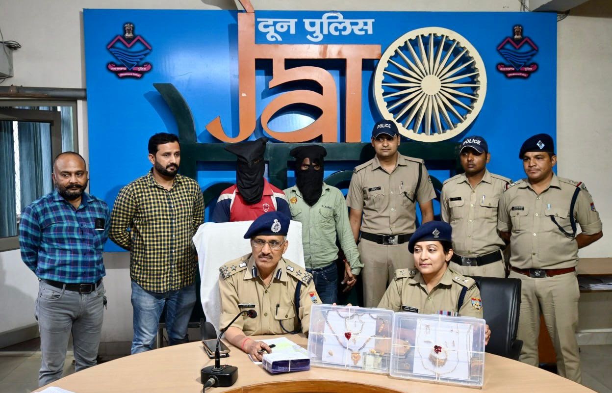 कामयाबी : पुलिस ने 12 लाख के जेवरात के साथ दबोचे दो चोर, एसएसपी ने पुलिस टीम को दिया 20 हजार का ईनाम  