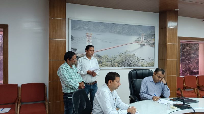 सुनवाई: जनता मिलन कार्यक्रम में जिलाधिकारी ने सुनीं लोगों की शिकायतें,शीघ्र निस्तारण हेतु दिये आवश्यक निर्देश