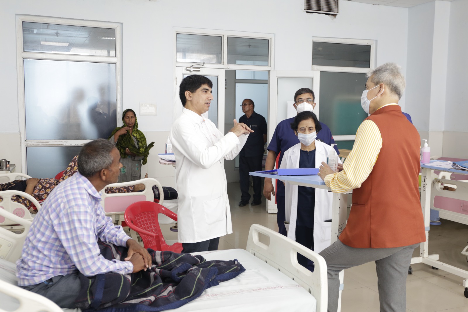 जायजा: केंद्रीय स्वास्थ्य एवं परिवार कल्याण सचिव ने किया एम्स के विभिन्न विभागों का सघन दौरा