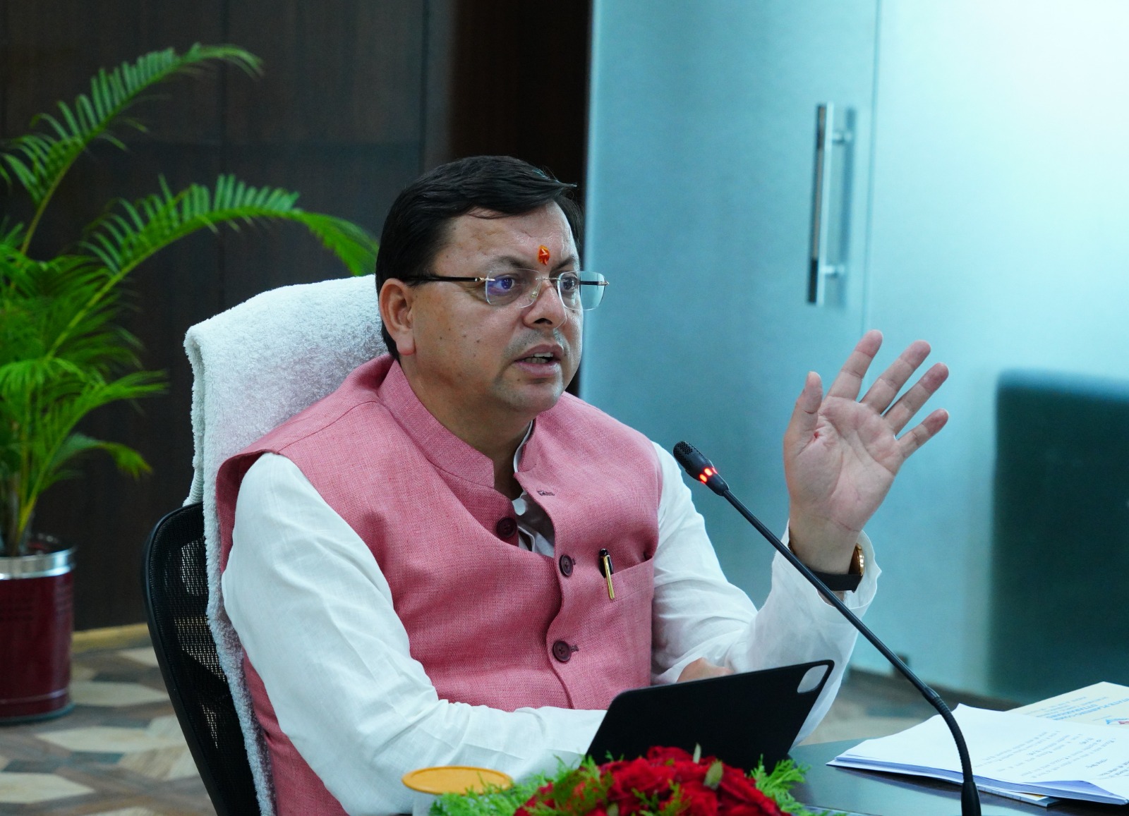 राज-काज: डेंगू पर सीएम धामी ने अपनाया गंभीर रुख, गढ़वाल कमिश्नर को दिये प्रभावी कदम उठाने के निर्देश