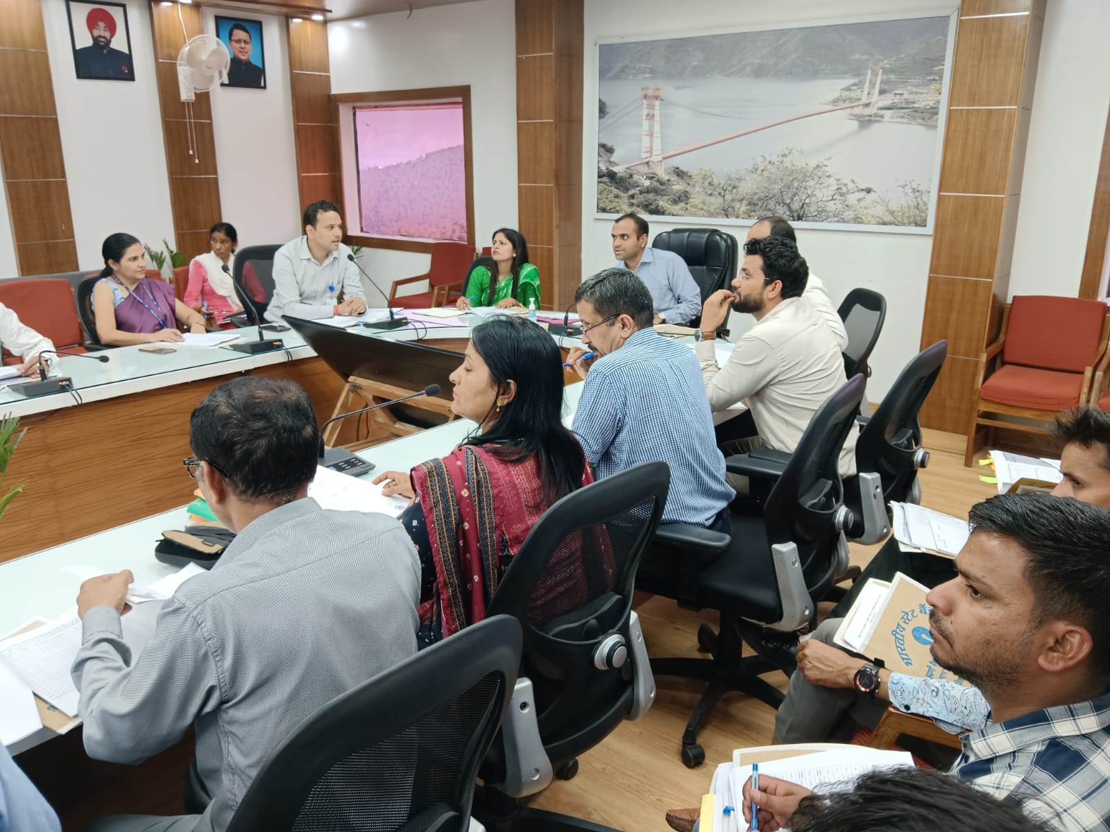 समीक्षा: डीएम ने दिये पात्र व्यक्तियों को समय से जन कल्याणकारी योजनाओं का लाभ मुहैया कराने के निर्देश