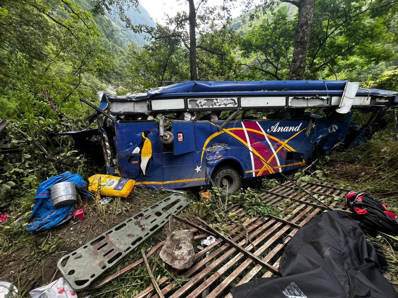 ब्रेकिंग न्यूज: उत्तराखंड में बस के खाई में गिर जाने से 6 तीर्थयात्रियों की मौत, 27 घायलों को किया गया रेस्क्यू