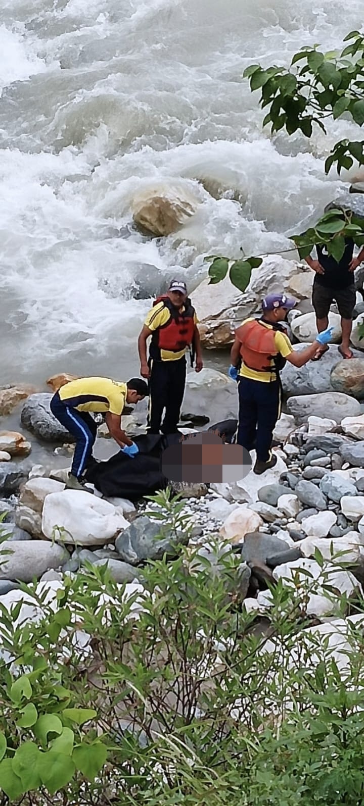 दुखद: यहां पूजा अर्चना करते समय नदी में बह गया महाराष्ट्र का यात्री, एक किमी आगे हुआ शव बरामद