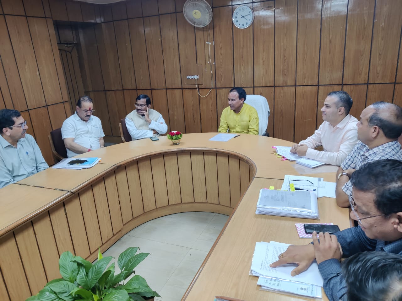 राज-काज : आबादी क्षेत्र से गुजरेगा बुआखाल-चोपड्यूं राष्ट्रीय राजमार्ग, कैबिनेट मंत्री डॉ. धन सिंह रावत ने दिये निर्देश