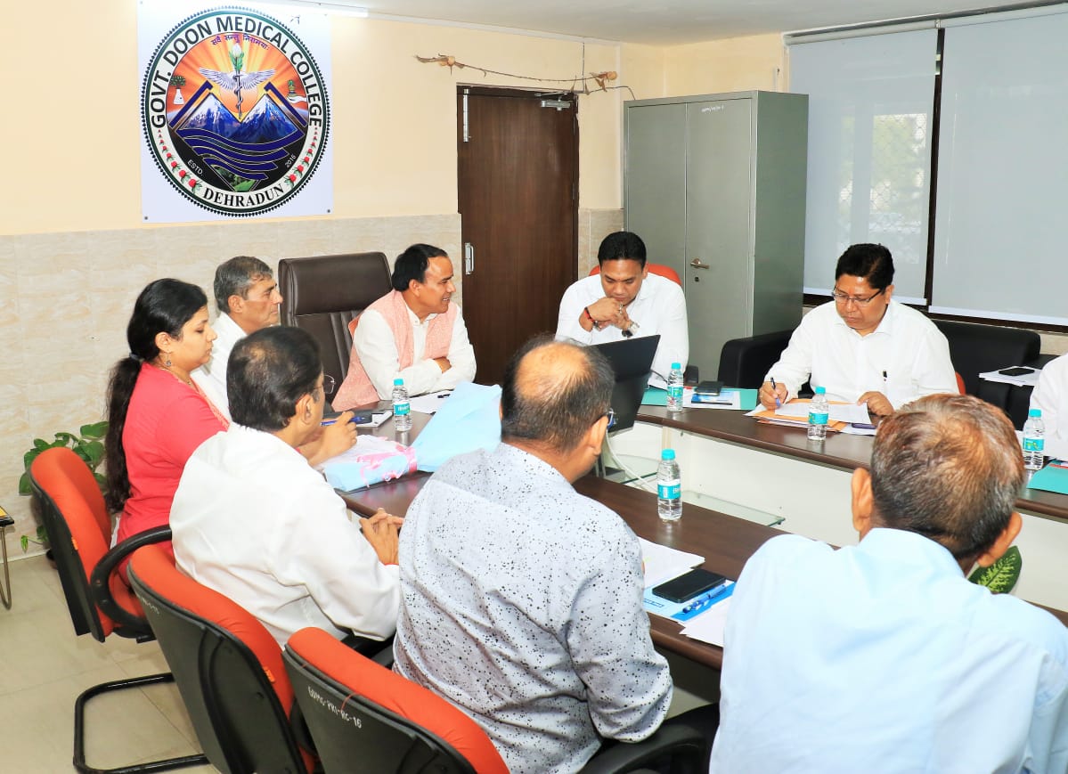 निर्णय: आउट सोर्स के जरिए होगी मेडिकल कॉलेजों की सफाई व्यवस्था, स्वास्थ्य मंत्री डॉ. धन सिंह रावत ने दिए निर्देश