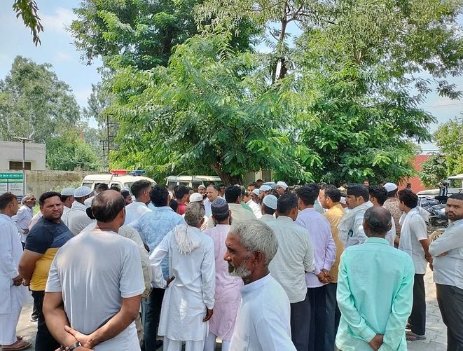 दुखद: ट्रैक्टर ट्राली की टक्कर ने ले ली तीन बाइक सवारों की जान, मृतकों में दंपति व उनकी बच्ची शामिल