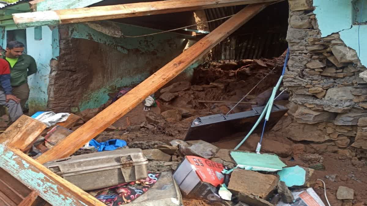  दुखद: यहां कुदरत ने बरपाया कहर, मलबे में जिंदा दफन हुए दो मासूम