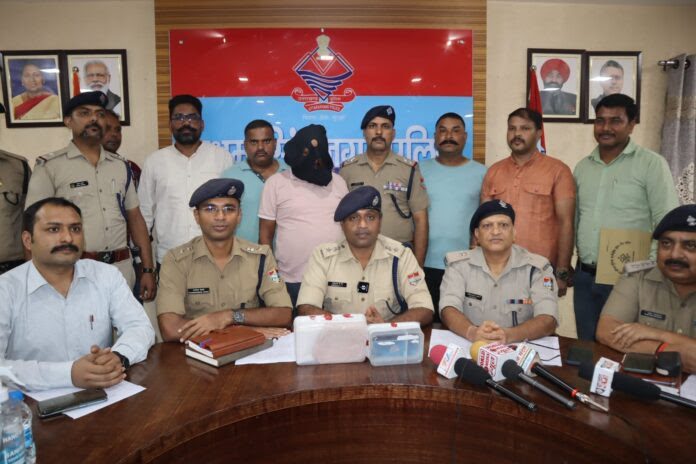 कामयाबी: नशा तस्करी पर एसटीएफ व पुलिस का बड़ा प्रहार, 55 लाख की स्मैक सहित दबोचा नशा तस्कर