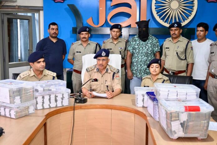 शिकंजा: ढाई करोड़ की चोरी का आरोपी प्रापर्टी ब्रोकर गिरफ्तार, चुराये गये रुपये बरामद