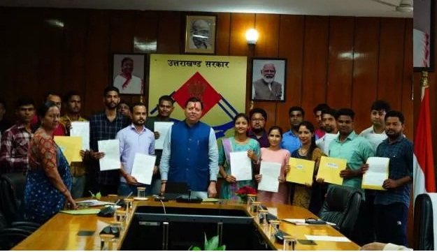 राहत:   उच्च शिक्षा विभाग के तहत चयनित अभ्यर्थियों को मुख्यमंत्री पुष्कर धामी ने  दिए नियुक्ति पत्र