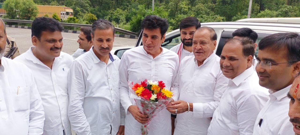 कांग्रेस: प्रदेश प्रभारी देवेन्द्र यादव के आगमन से कार्यकर्ता उत्साहित, छिद्दरवाला में किया भव्य स्वागत