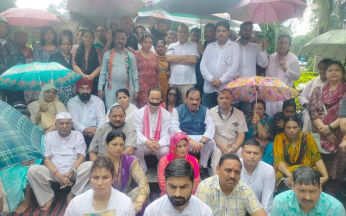 आक्रोश: अंकिता भंडारी हत्याकांड में प्रदेश सरकार की खामोशी को लेकर कांग्रेसियों का मौन सत्याग्रह