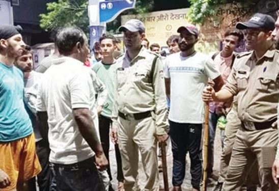 दबंगई: युवकों ने पेट्रोल पंप के कर्मचारी के साथ की मारपीट, तेल भरवाने को लेकर हो गई थी कहासुनी