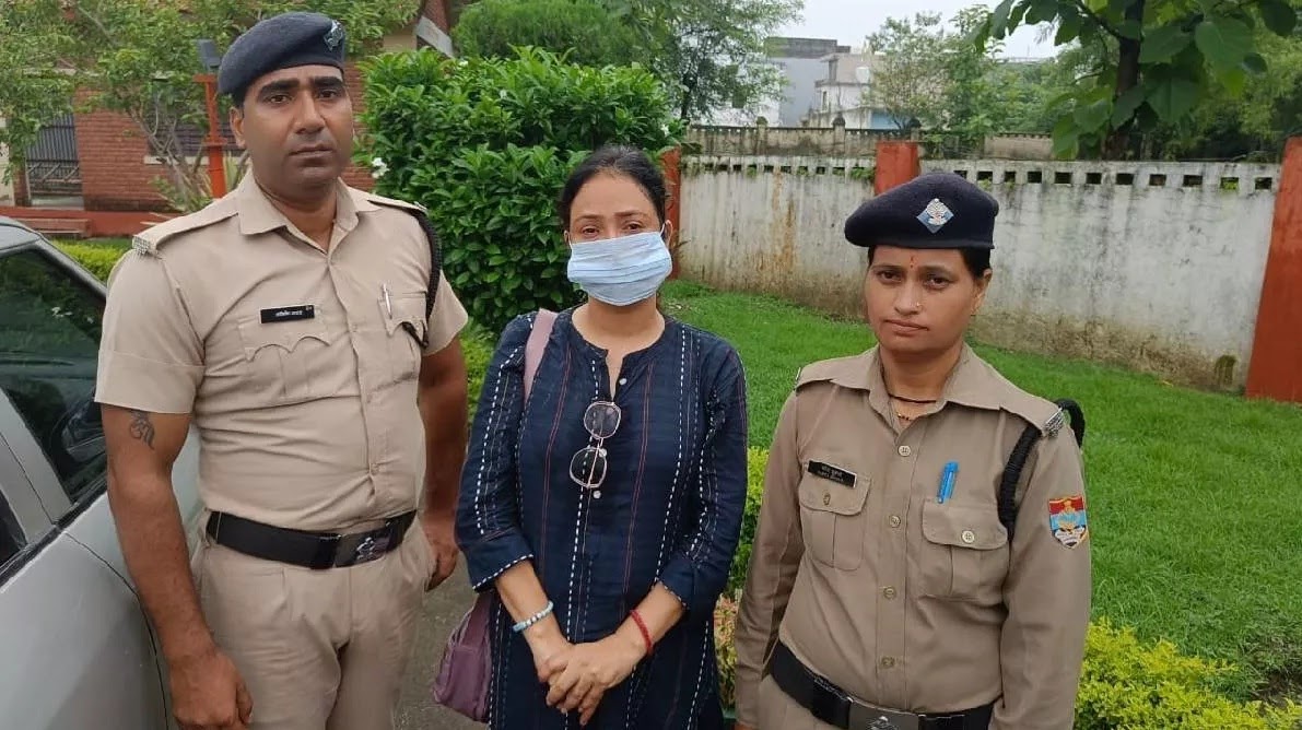 शिकंजा: उत्तराखंड में करोड़ों की धोखाधड़ी करने की आरोपी महिला गिरफ्तार, दो साल से चल रही थी फ़रार