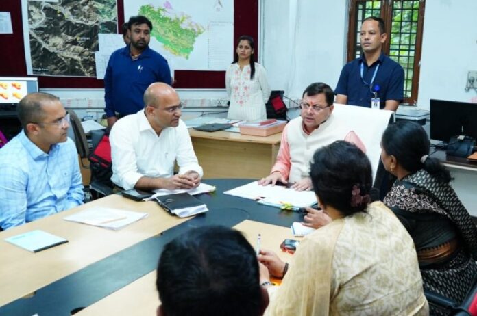 राज-काज: आपातकालीन परिचालन केन्द्र पहुंचे सीएम धामी, प्रदेश में हो रही अतिवृष्टि के  हालात का लिया जायजा