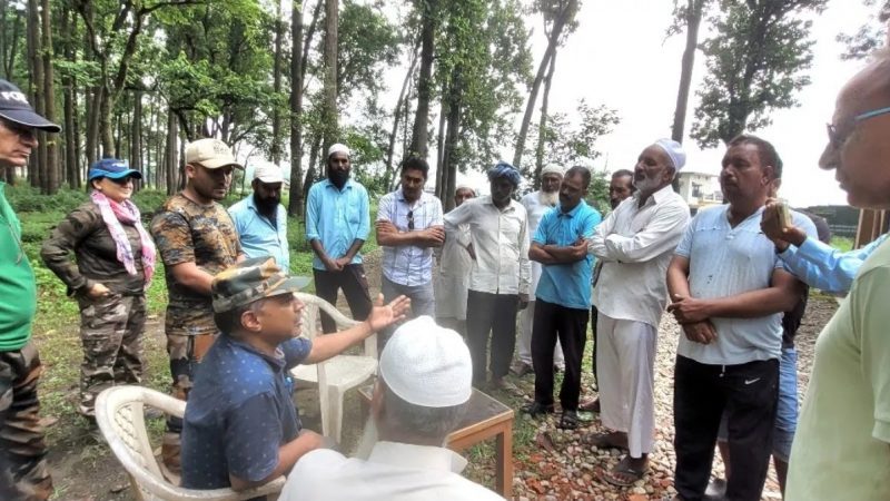 आक्रोश: फसलों को तबाह कर रहे हैं जंगली हाथी, परेशान ग्रामीणों ने किया वन रेंज कार्यालय का घेराव