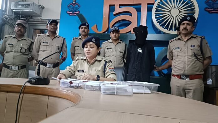 शिकंजा: पुलिस ने किया चोरी का खुलासा, लाखों के जेवरात के साथ दबोचा एक आरोपी