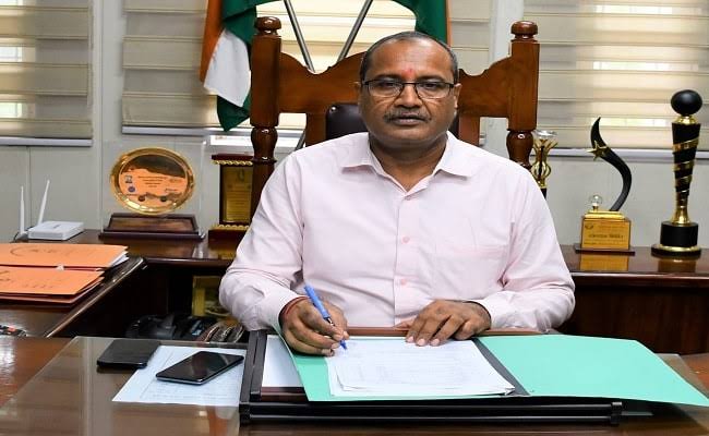 सख्ती: बिना पूर्व सूचना के सड़क खोदने पर होगी सख्त कार्रवाई, डीएम उदयराज सिंह ने जारी किया आदेश