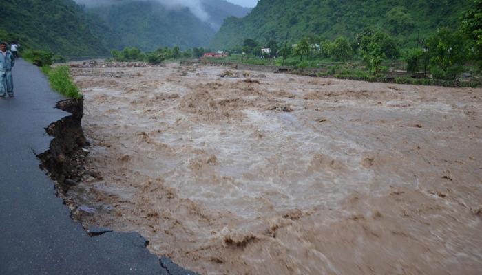 आपदा: उत्तराखंड में अतिवृष्टि से जनजीवन, सड़कें बंद होने से कई क्षेत्रों में खाद्यान्न संकट के आसार