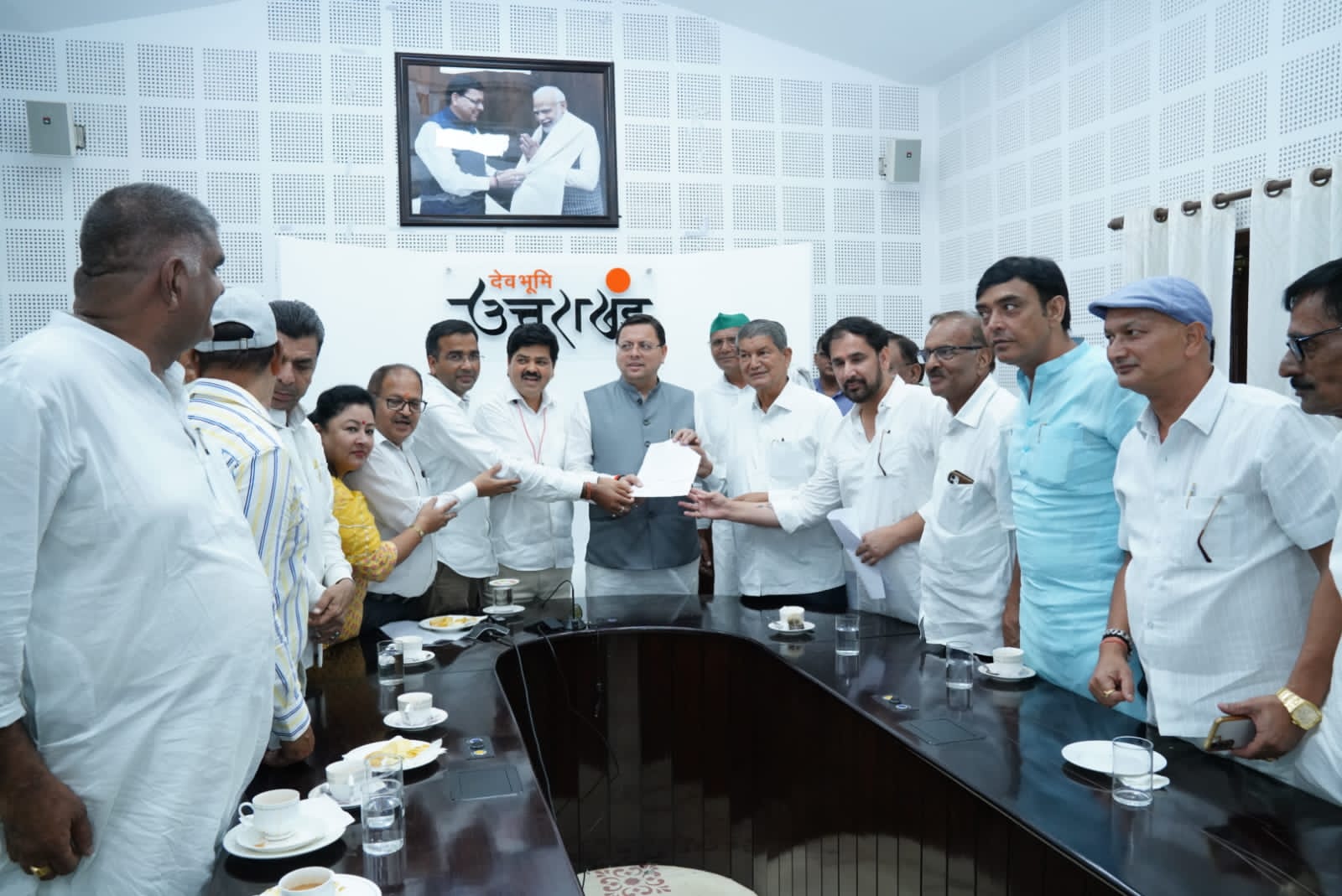 मुलाकात: सीएम धामी से मिला कांग्रेस का प्रतिनिधिमंडल, पूर्व सीएम हरीश रावत ने किया नेतृत्व