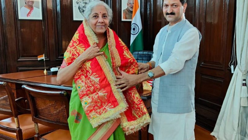 अनुरोध: केंद्रीय मंत्री से मंदिरों के सौंदर्यीकरण को सीएसआर से मांगा सहयोग