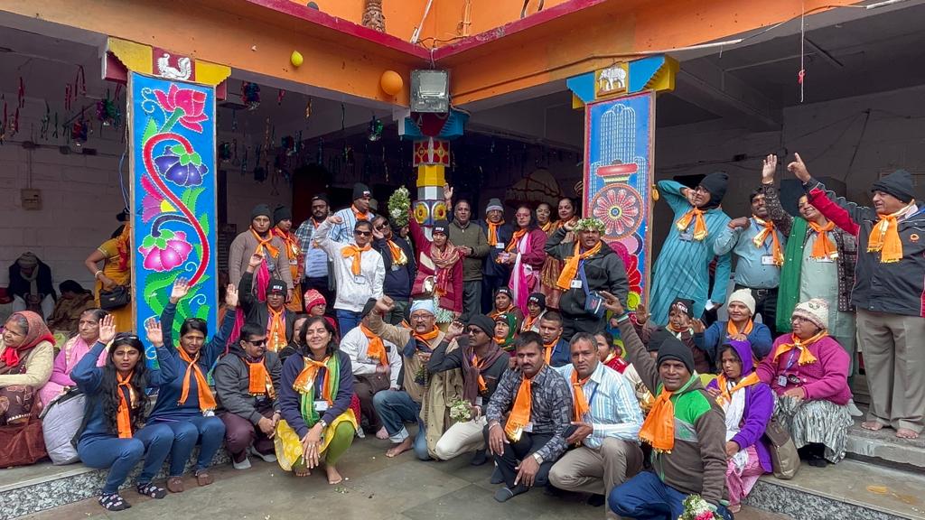 श्रद्धा: अहमदाबाद के तीन दर्जन दिव्यांगों ने किये बदरीनारायण के दर्शन
