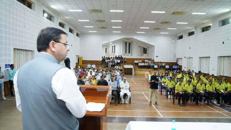फ्लैग ऑफ: भारत दर्शन शैक्षिक भ्रमण दल को सीएम ने किया रवाना