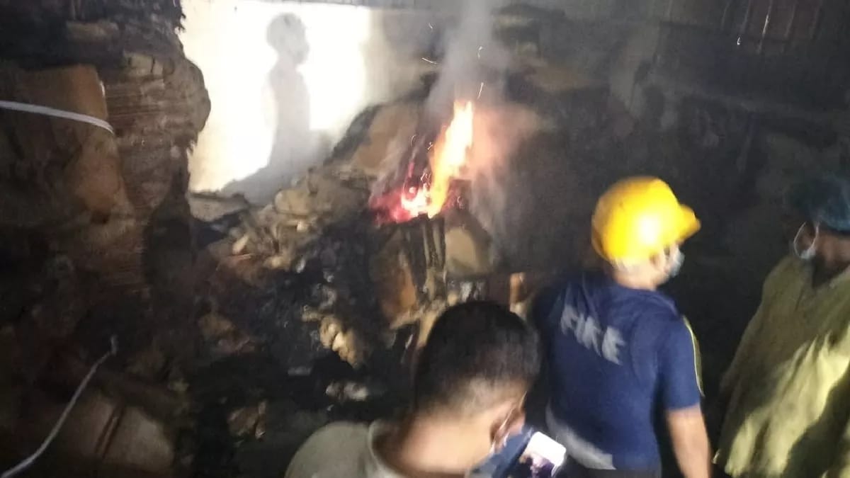 आफत: दवा कंपनी के गोदाम में लगी भीषण आग, लाखों का नुकसान