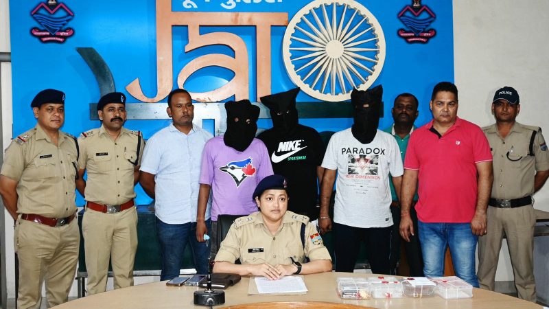 खुलासा: लाखों की चोरी का खुलासा, तीन गिरफ्तार