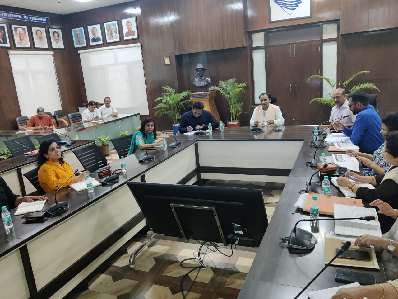 आयुष्मान भवः अभियान: स्वास्थ्य मंत्री डॉ धन सिंह रावत ने की तैयारियों की समीक्षा, जिलों में डीएम को दी नोडल की जिम्मेदारी