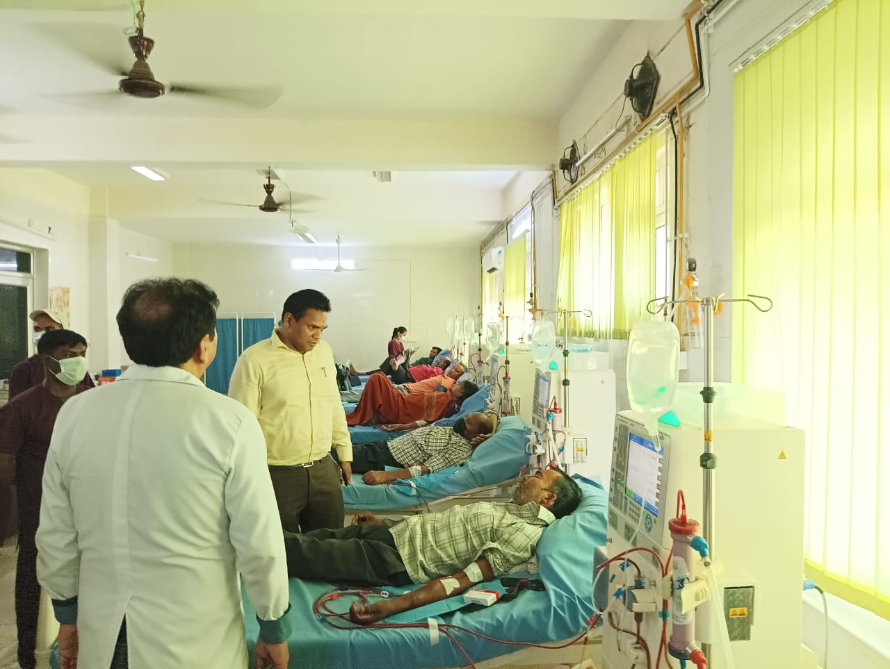 नाराजगी: बेस अस्पताल में फैली अव्यवस्थाओं पर भड़के स्वास्थ्य सचिव