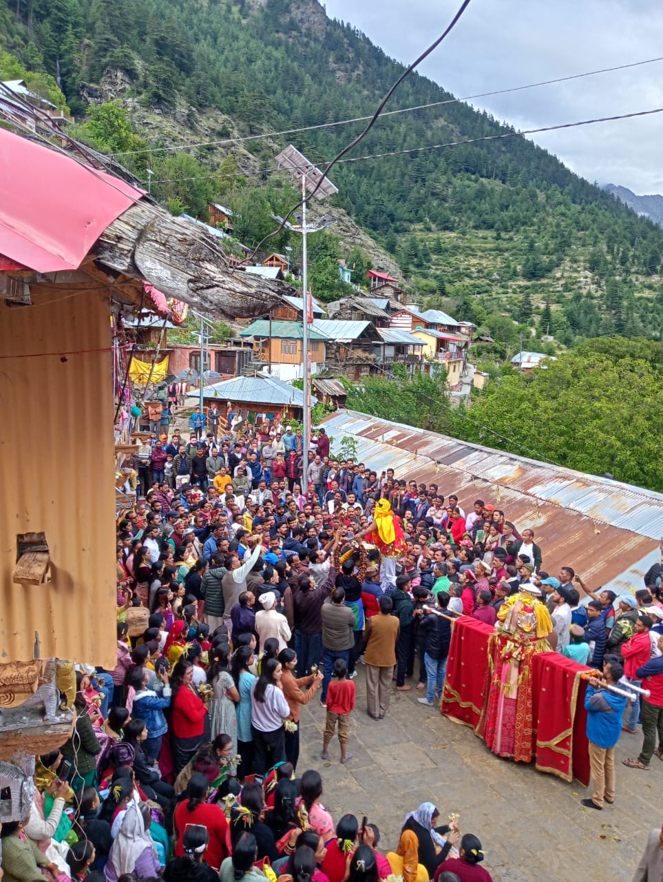 परंपरा: डोलीनृत्य और सामूहिक नृत्यों के दौर के बीच मनाया गया सेलकू पर्व का जश्न