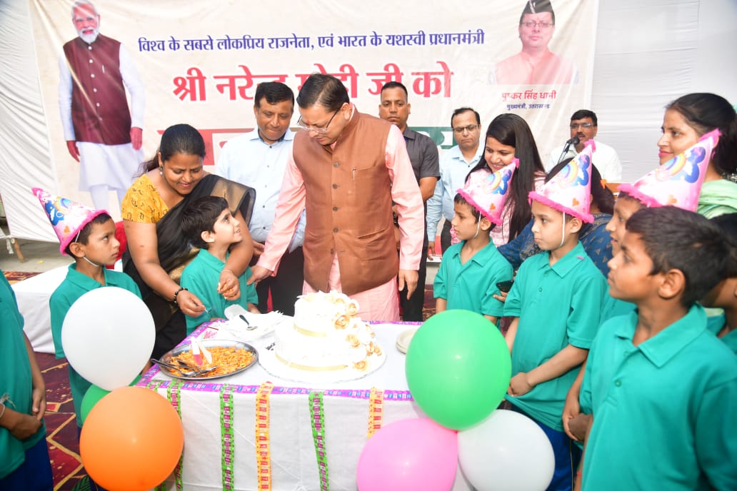 राज-काज: सीएम धामी ने आवासीय छात्रावास के छात्रों संग मनाया प्रधानमंत्री नरेन्द्र मोदी का 73 वां जन्मदिन