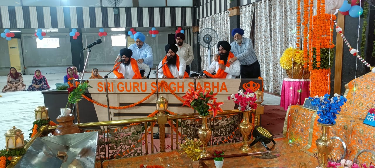 आस्था: श्रद्धा पुर्वक मनाया गया श्री गुरु ग्रंथ साहिब जी का पहला प्रकाश पुरब