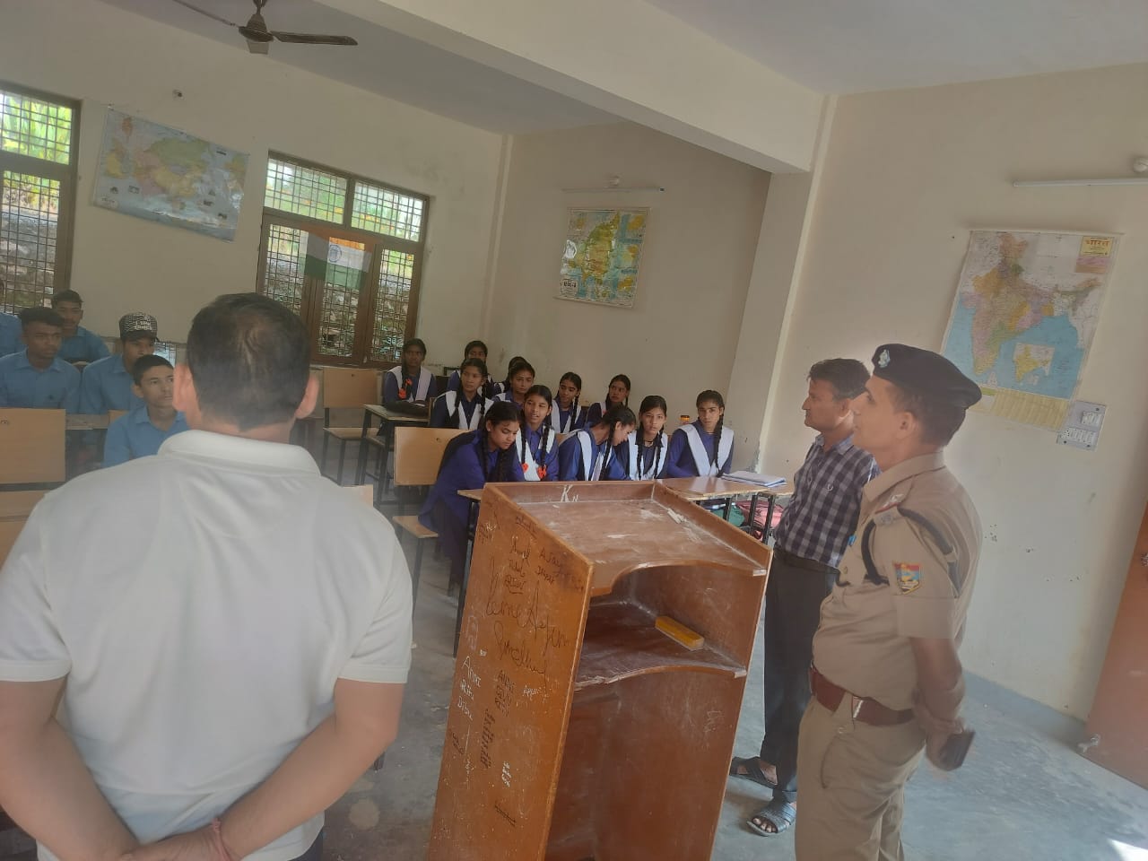 जानकारी: स्कूलों में चल रहा रुद्रप्रयाग पुलिस का जागरुकता अभियान