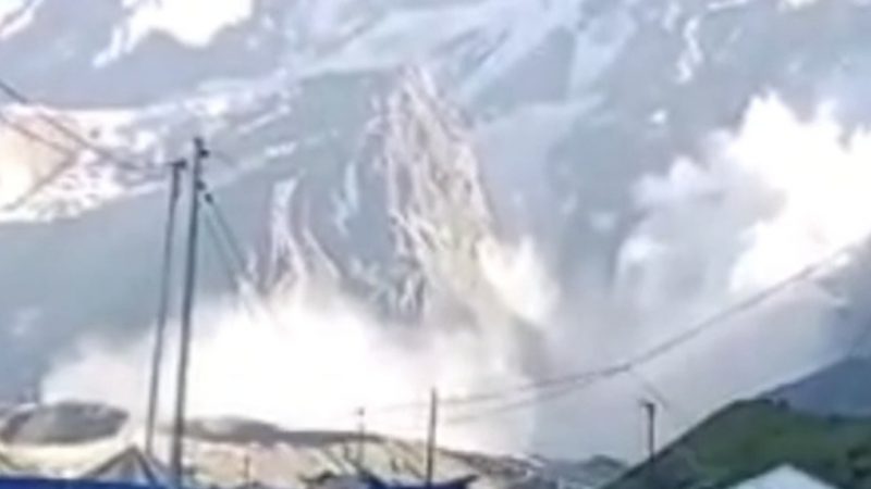 बड़ी खबर: उत्तराखंड के सुमेरु पर्वत पर फिर आया एवलांच, सोशल मीडिया पर वीडियो हुआ वायरल