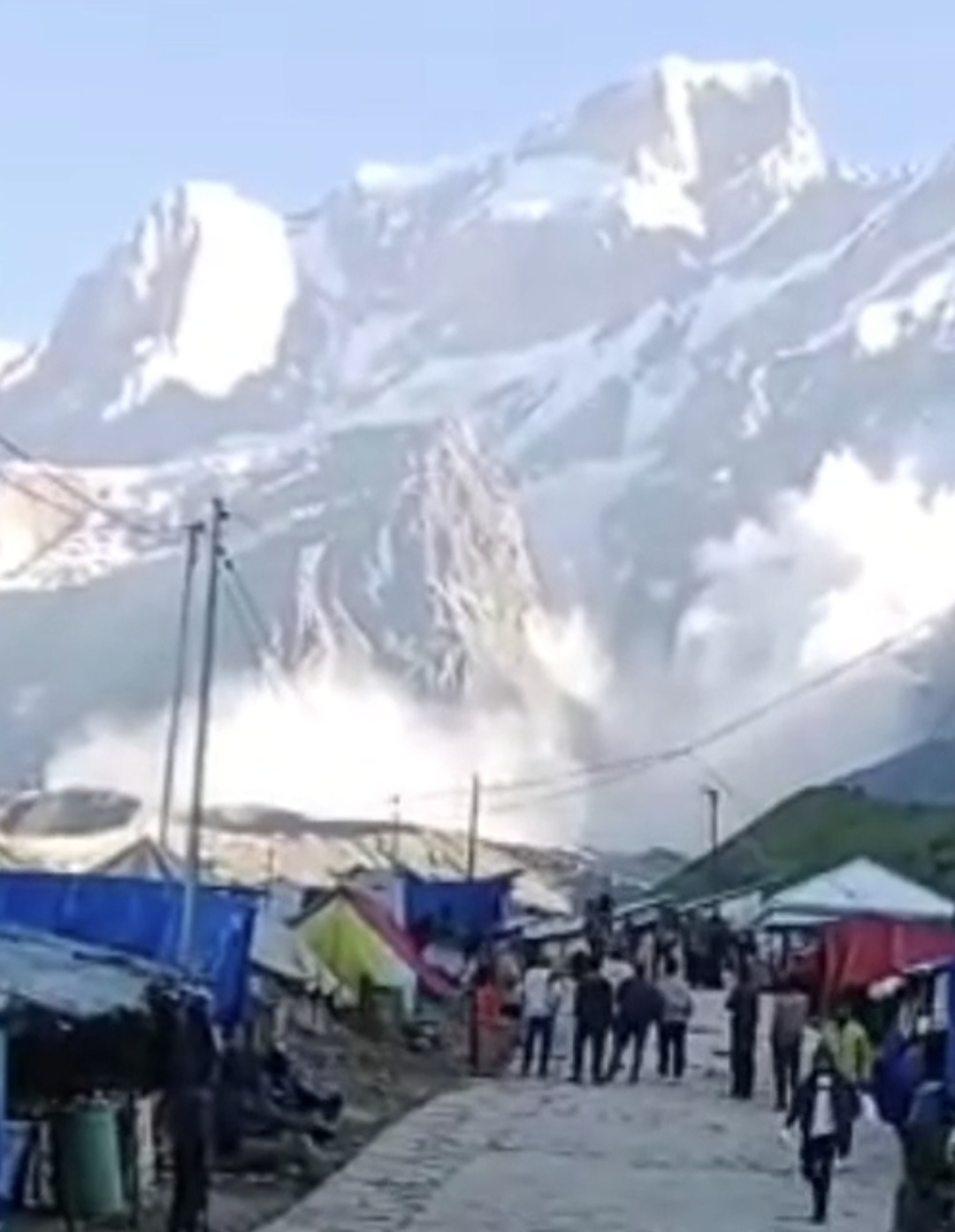 बड़ी खबर: उत्तराखंड के सुमेरु पर्वत पर फिर आया एवलांच, सोशल मीडिया पर वीडियो हुआ वायरल