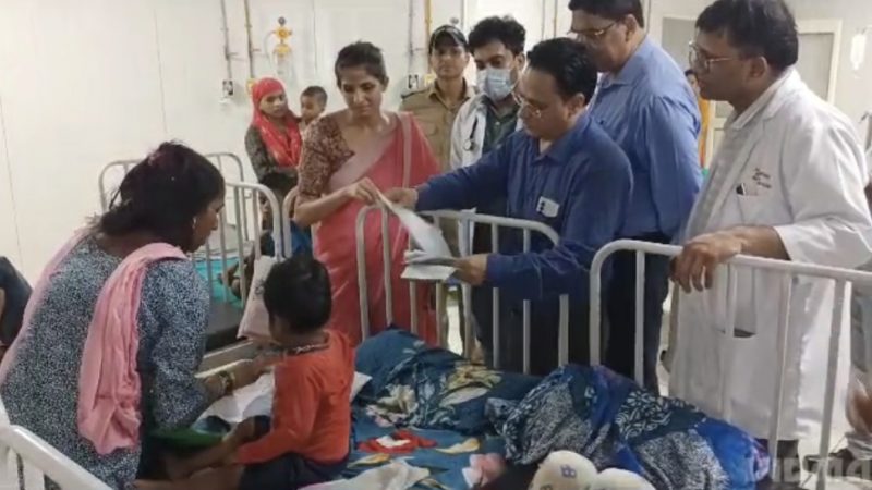 डेंगू : डीएम ने अस्पतालों में परखी व्यवस्थायें